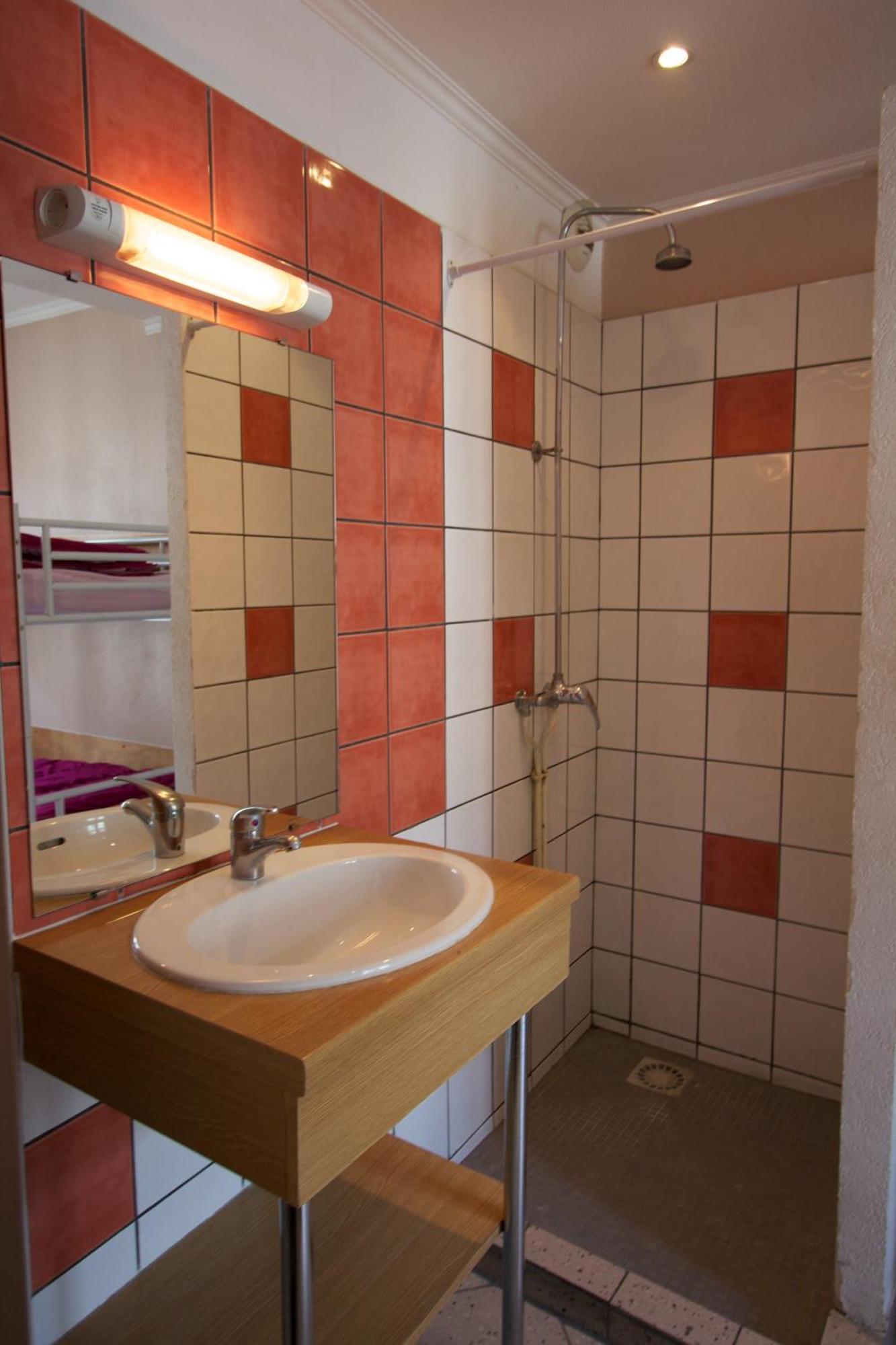 Habitación Doble con baño privado - 2 camas