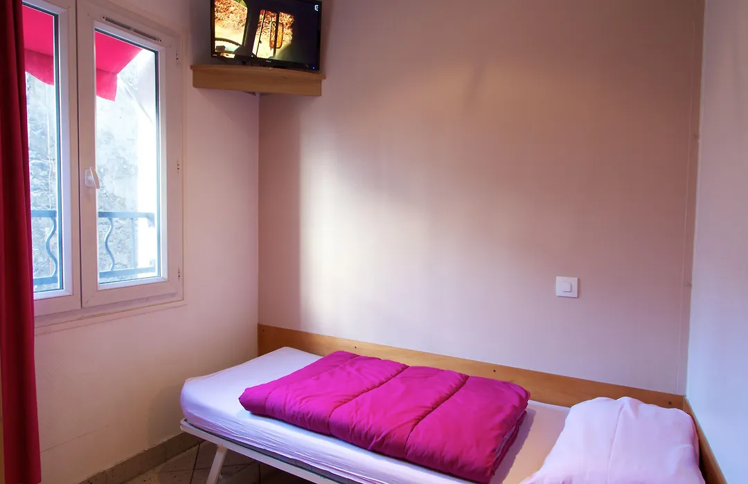 Bastille Hostel-1
